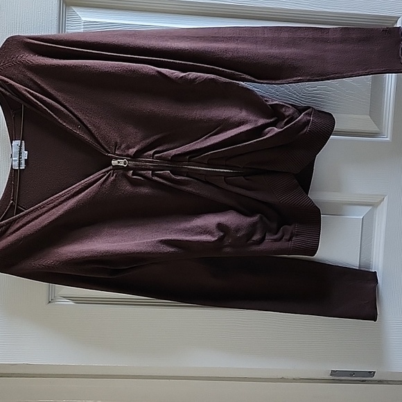 Sweater with hood - Picture 1 of 4